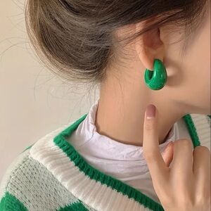 NEW| Women’s Green C-Shape Hoop Retro Chic Earrings